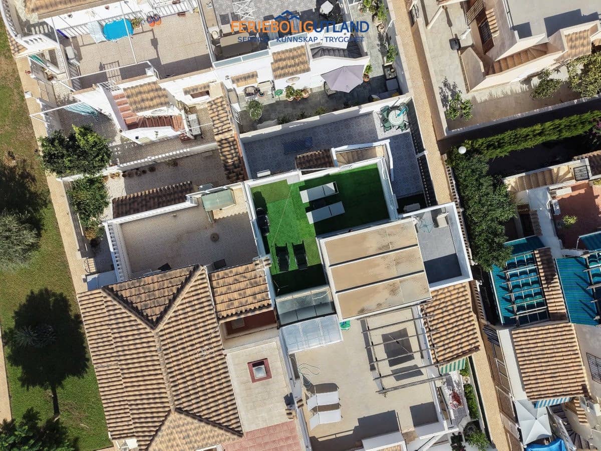 2 Zimmer Apartment zu verkaufen in Playa Flamenca mit Pool Garage - 180.000 € (Ref: 10086740)