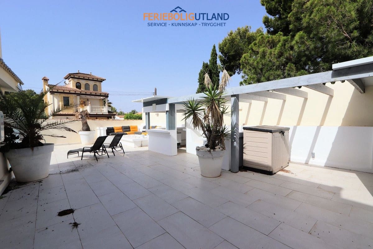 4 chambre Villa/Maison à vendre à Los Balcones avec piscine garage - 525 000 € (Ref: 10095475)