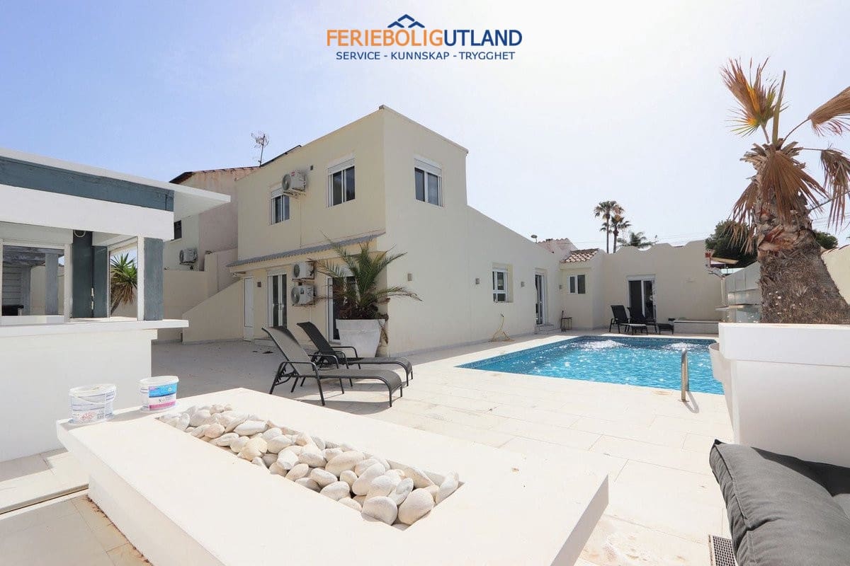 4 chambre Villa/Maison à vendre à Los Balcones avec piscine garage - 525 000 € (Ref: 10095475)