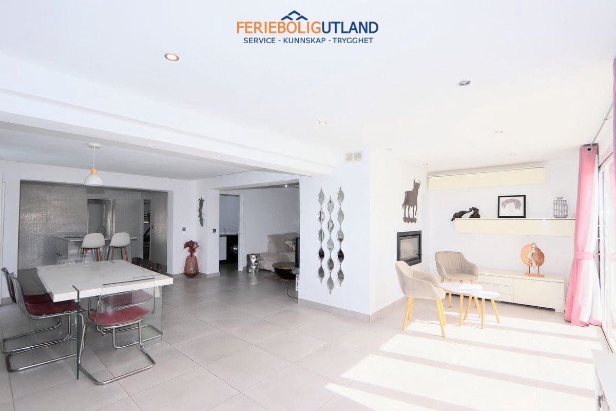 4 chambre Villa/Maison à vendre à Los Balcones avec piscine garage - 525 000 € (Ref: 10095475)