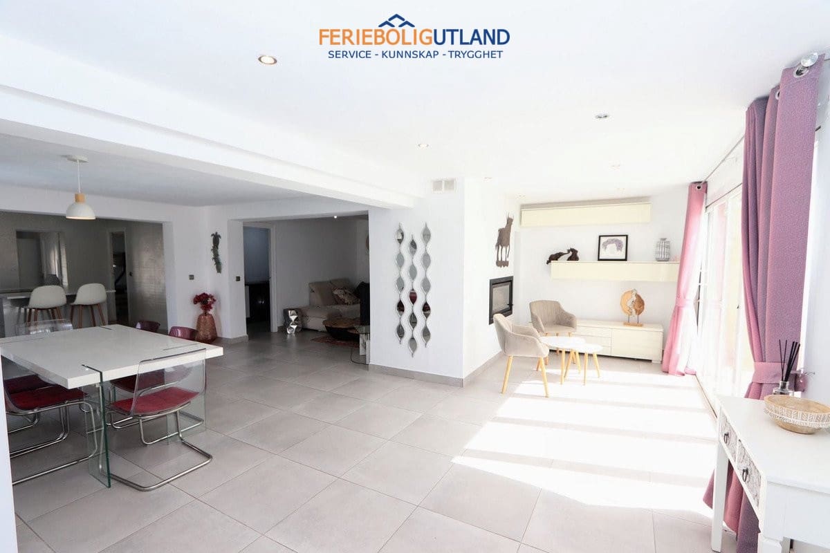 4 chambre Villa/Maison à vendre à Los Balcones avec piscine garage - 525 000 € (Ref: 10095475)