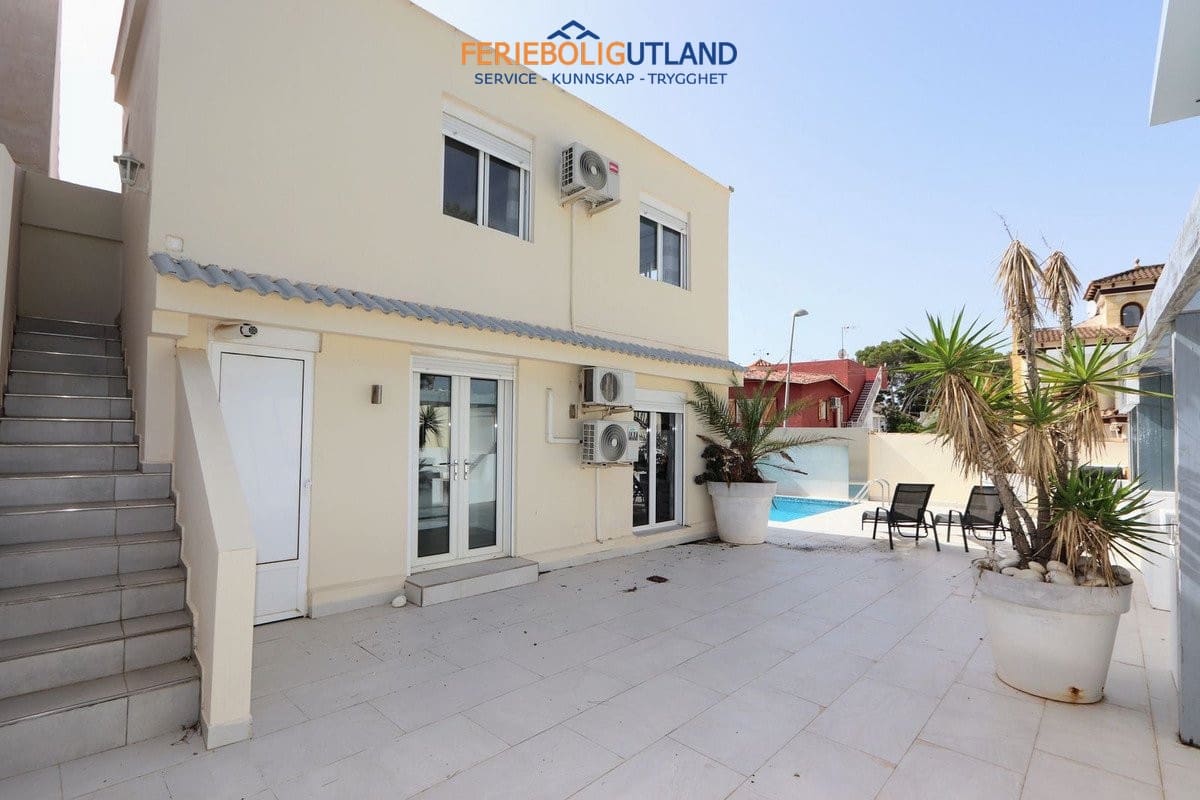 4 chambre Villa/Maison à vendre à Los Balcones avec piscine garage - 525 000 € (Ref: 10095475)