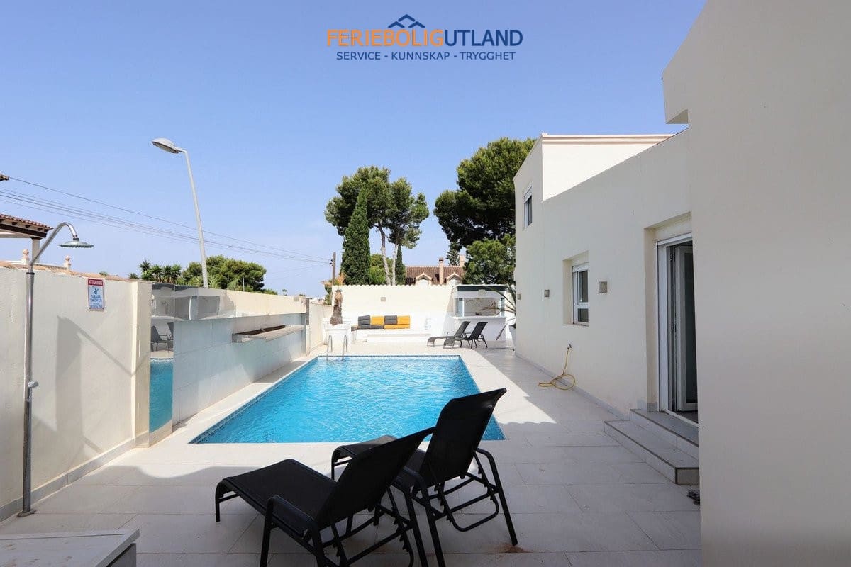 4 chambre Villa/Maison à vendre à Los Balcones avec piscine garage - 525 000 € (Ref: 10095475)