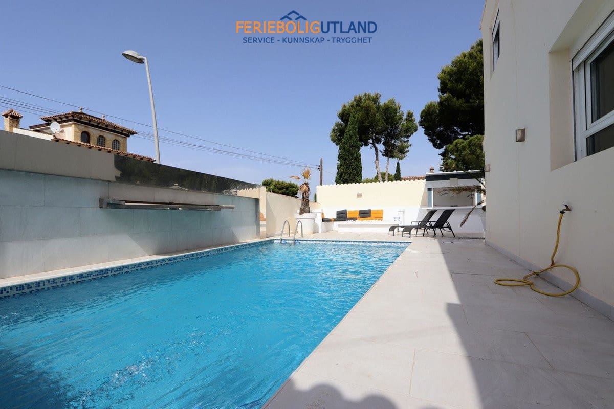 4 chambre Villa/Maison à vendre à Los Balcones avec piscine garage - 525 000 € (Ref: 10095475)