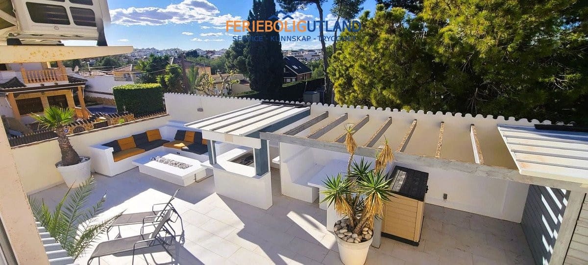 4 chambre Villa/Maison à vendre à Los Balcones avec piscine garage - 525 000 € (Ref: 10095475)