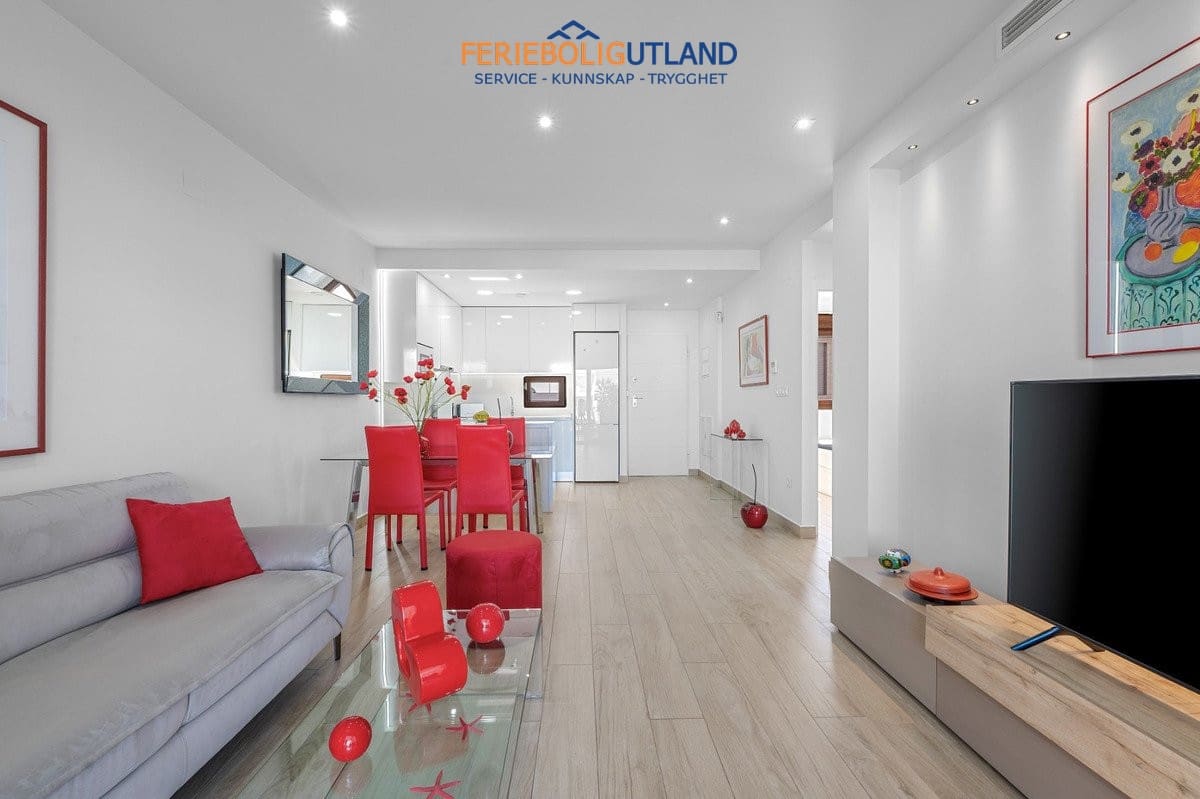 2 soverom Penthouse til salgs i Torrevieja med svømmebasseng garasje - € 295 000 (Ref: 10095713)