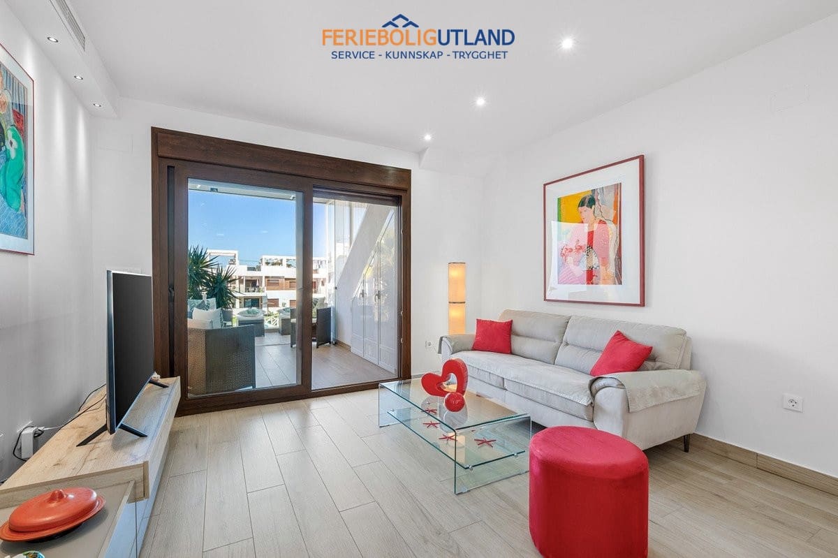 2 soverom Penthouse til salgs i Torrevieja med svømmebasseng garasje - € 295 000 (Ref: 10095713)