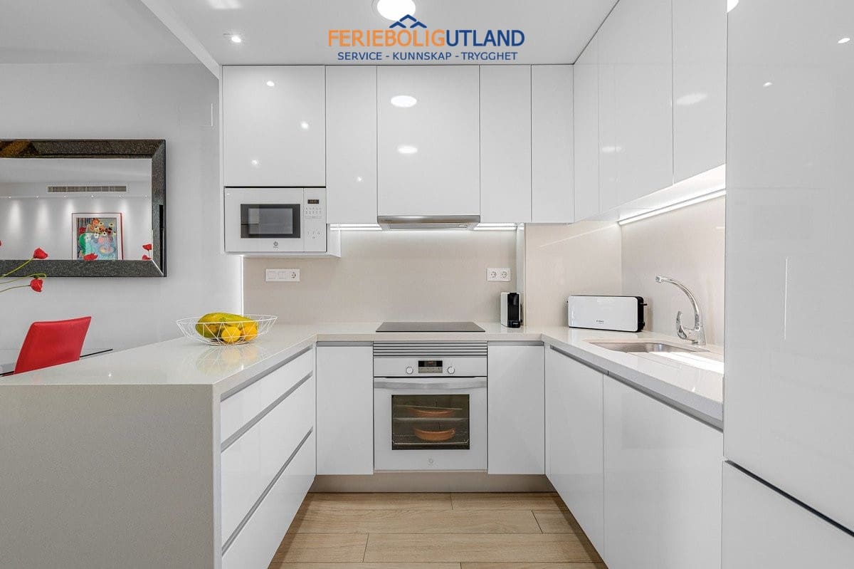 2 soverom Penthouse til salgs i Torrevieja med svømmebasseng garasje - € 295 000 (Ref: 10095713)