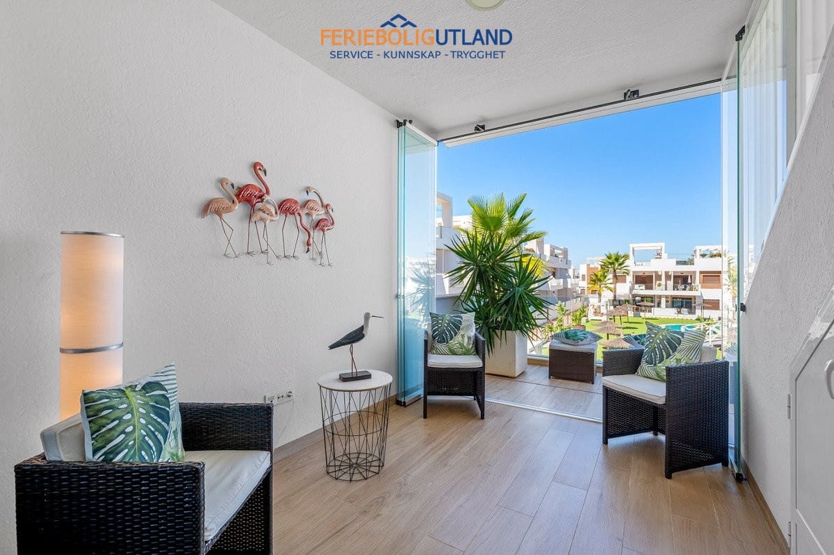 2 soverom Penthouse til salgs i Torrevieja med svømmebasseng garasje - € 295 000 (Ref: 10095713)