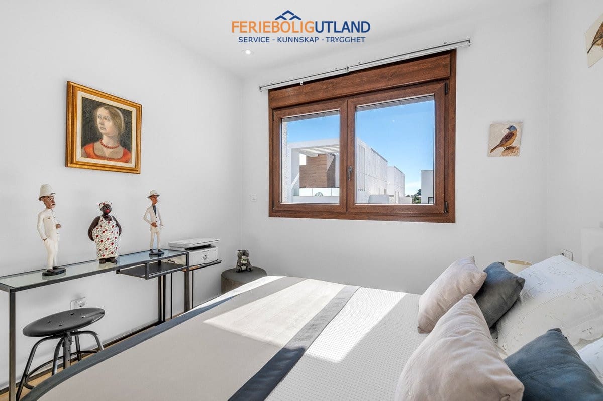 2 soverom Penthouse til salgs i Torrevieja med svømmebasseng garasje - € 295 000 (Ref: 10095713)