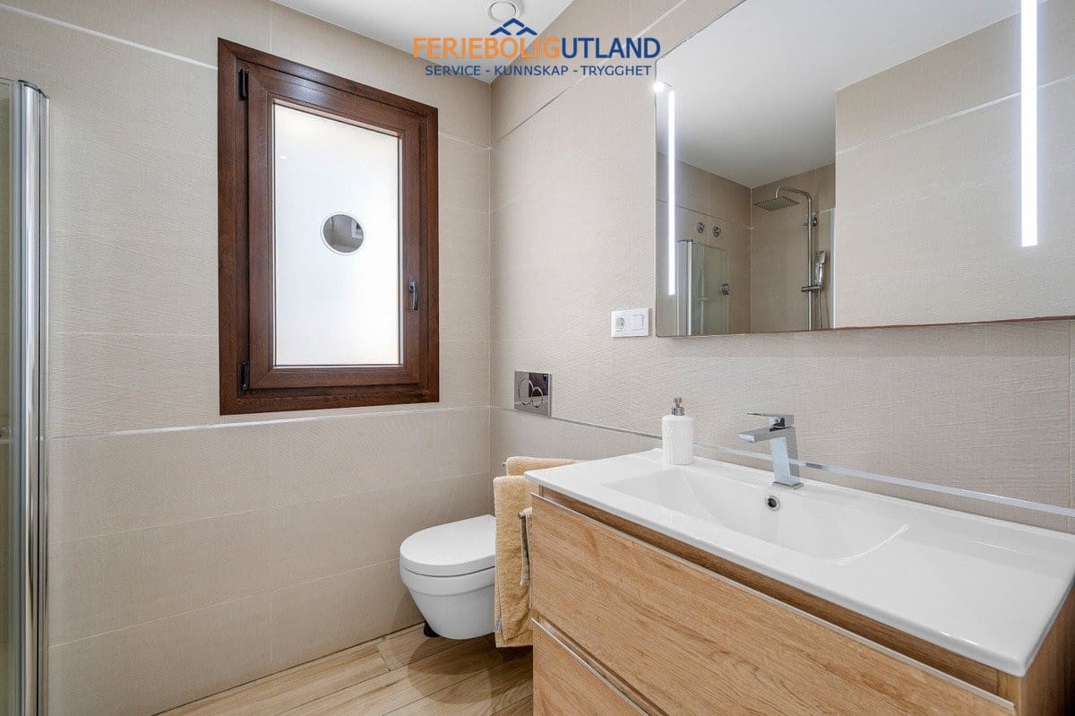 2 soverom Penthouse til salgs i Torrevieja med svømmebasseng garasje - € 295 000 (Ref: 10095713)