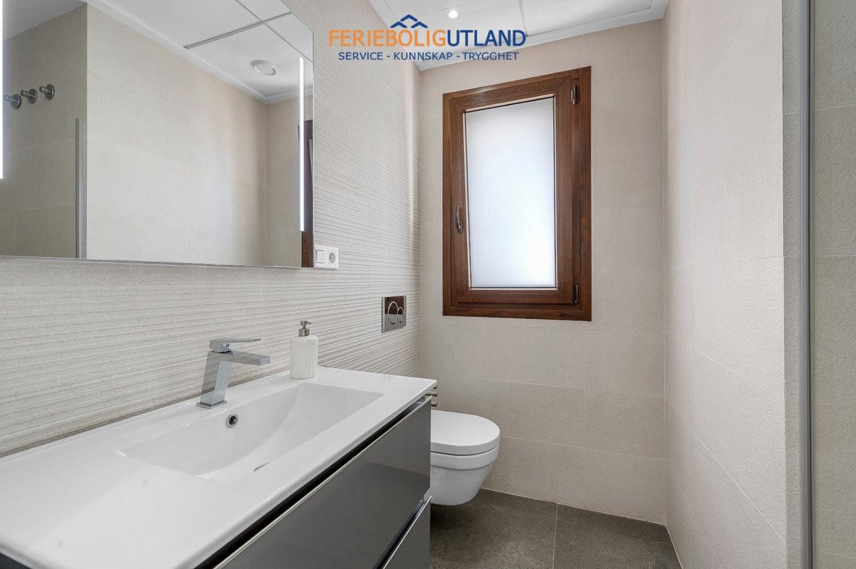 2 soverom Penthouse til salgs i Torrevieja med svømmebasseng garasje - € 295 000 (Ref: 10095713)