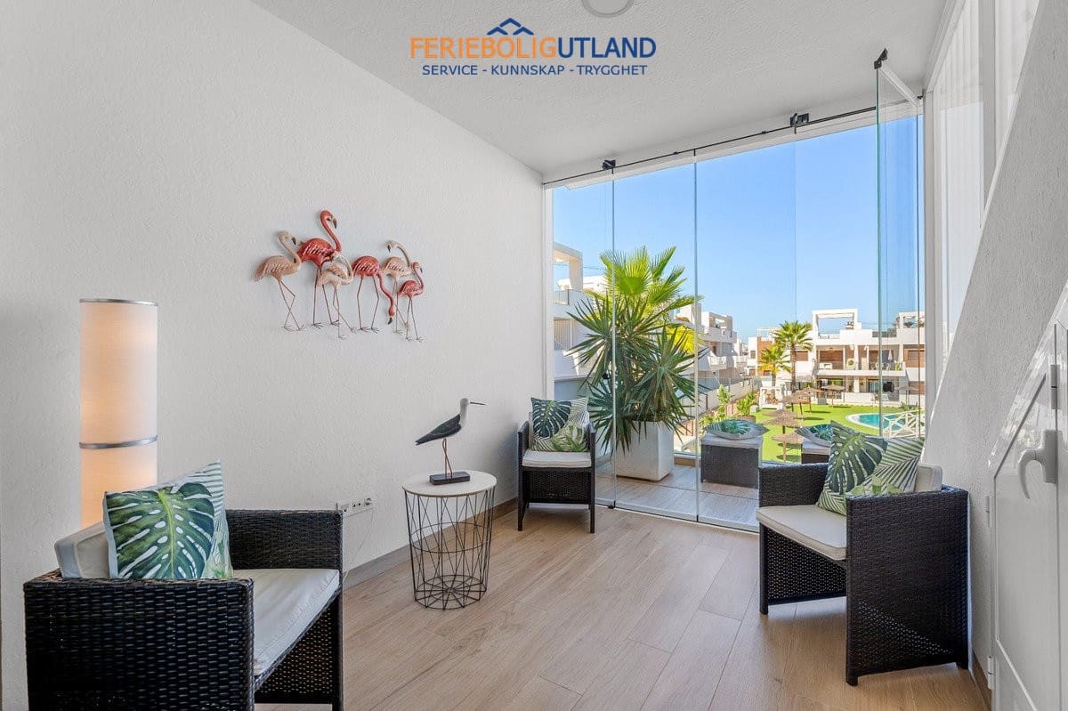 2 soverom Penthouse til salgs i Torrevieja med svømmebasseng garasje - € 295 000 (Ref: 10095713)