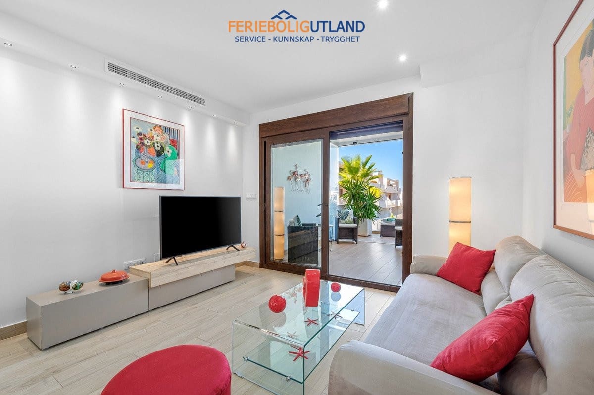 2 soverom Penthouse til salgs i Torrevieja med svømmebasseng garasje - € 295 000 (Ref: 10095713)