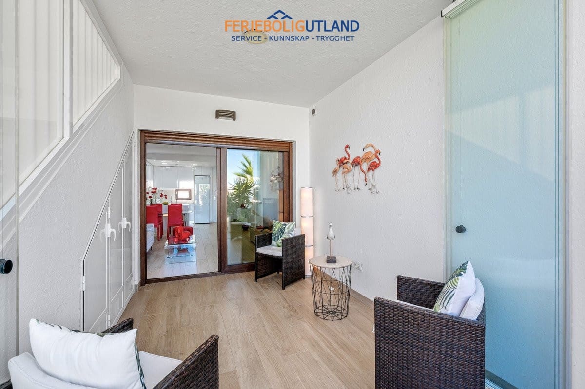 2 soverom Penthouse til salgs i Torrevieja med svømmebasseng garasje - € 295 000 (Ref: 10095713)