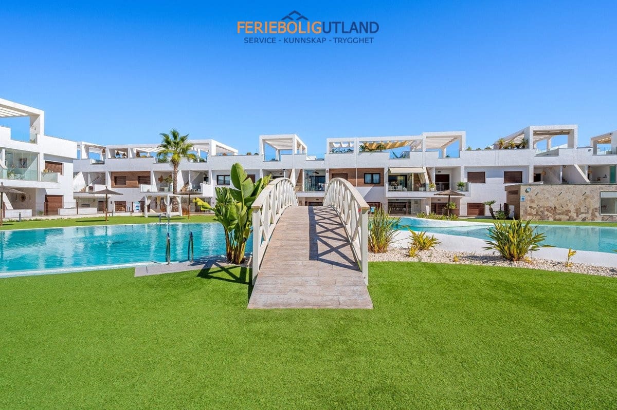 2 soverom Penthouse til salgs i Torrevieja med svømmebasseng garasje - € 295 000 (Ref: 10095713)