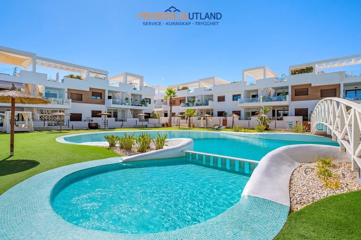 2 soverom Penthouse til salgs i Torrevieja med svømmebasseng garasje - € 295 000 (Ref: 10095713)