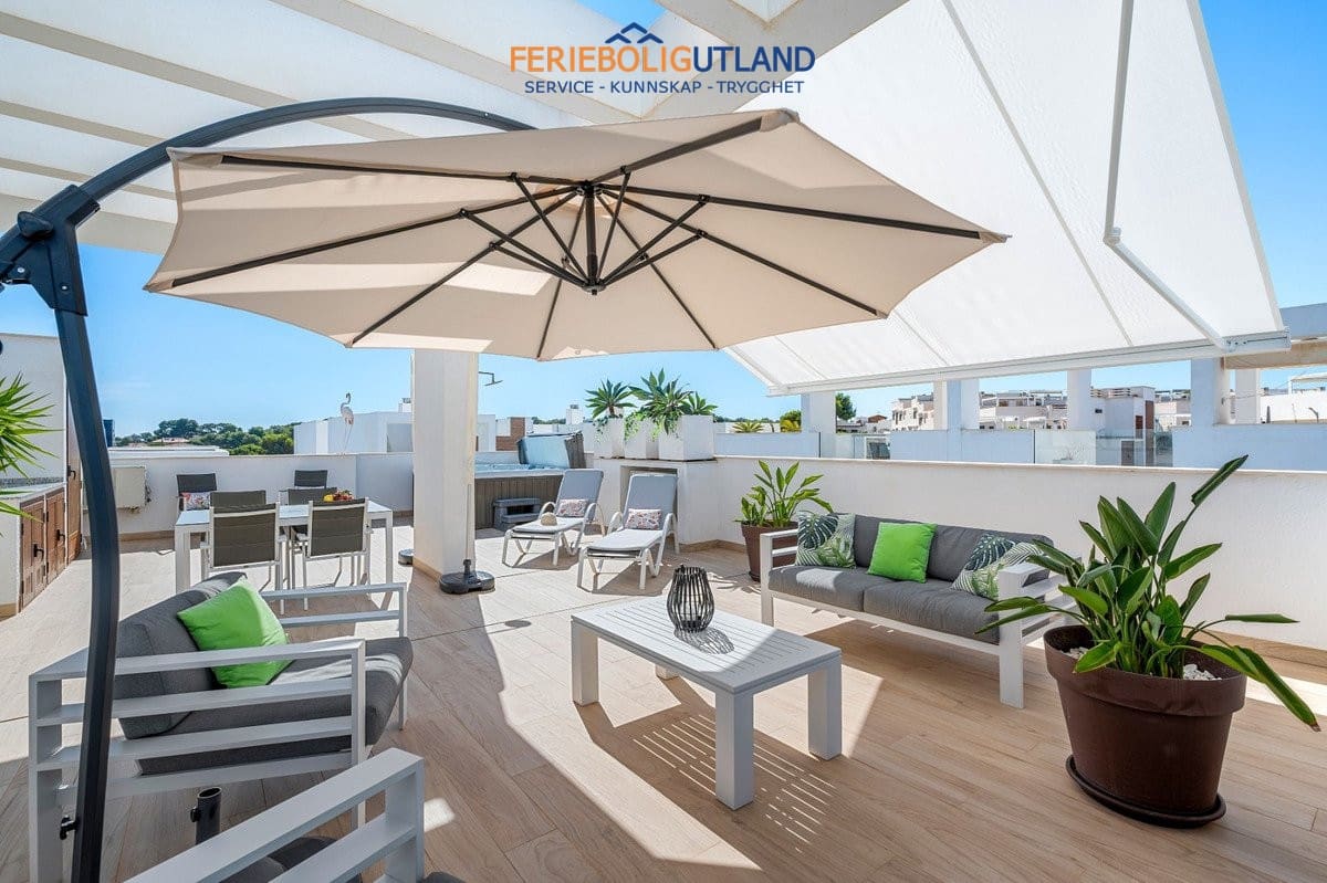 2 soverom Penthouse til salgs i Torrevieja med svømmebasseng garasje - € 295 000 (Ref: 10095713)