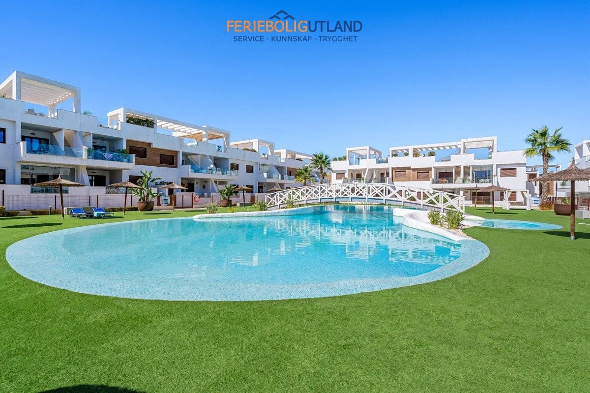 2 soverom Penthouse til salgs i Torrevieja med svømmebasseng garasje - € 295 000 (Ref: 10095713)