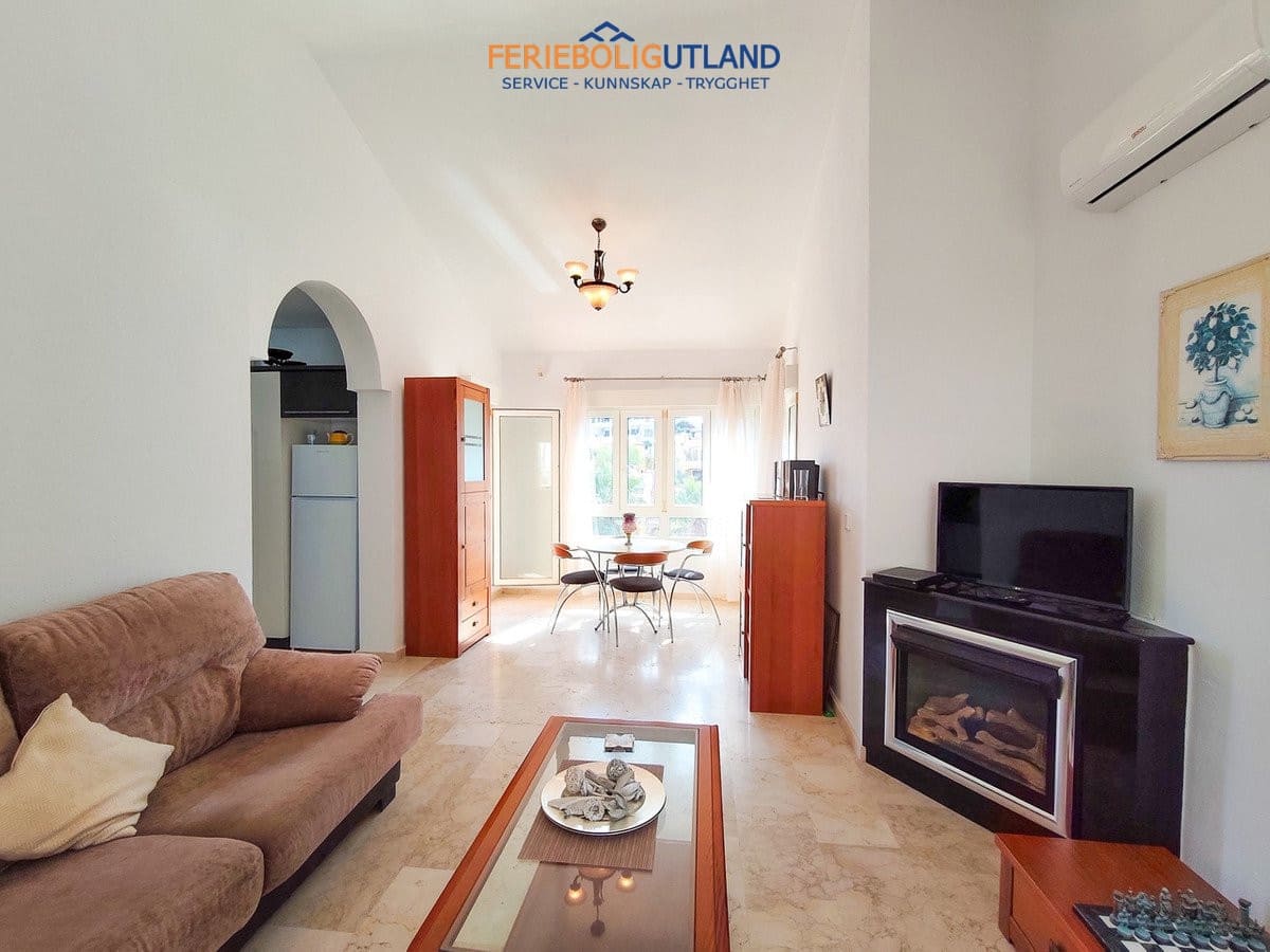 3 soverom Villa til salgs i Villamartin med svømmebasseng garasje - € 430 000 (Ref: 10100531)