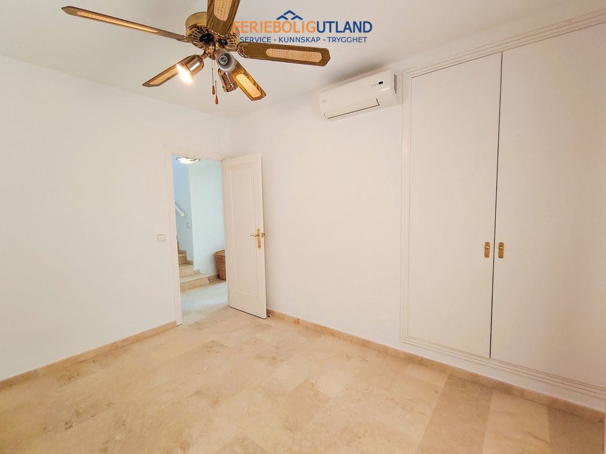 3 soverom Villa til salgs i Villamartin med svømmebasseng garasje - € 430 000 (Ref: 10100531)