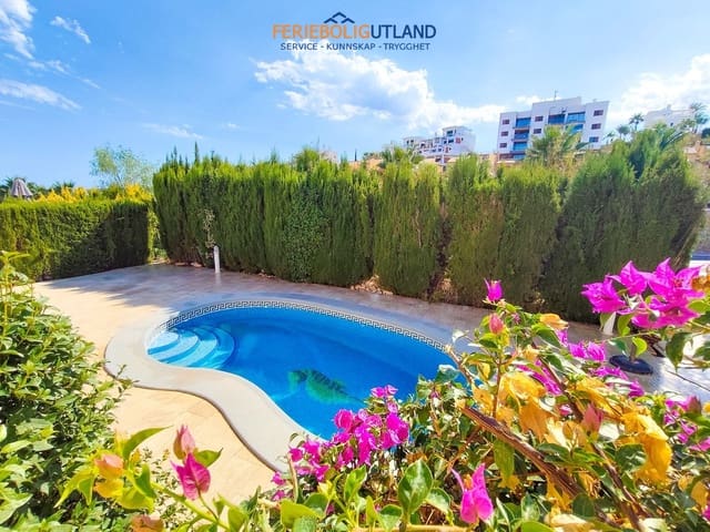3 soverom Villa til salgs i Villamartin, Orihuela med svømmebasseng garasje - € 430 000 (Ref: 10100531)