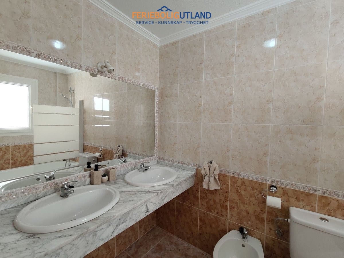 Apartamento de 2 habitaciones en Cabo Roig en venta con piscina garaje - 229.995 € (Ref: 10100532)