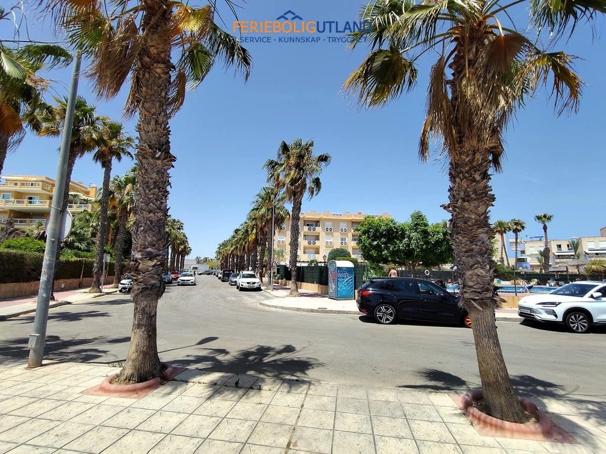 Apartamento de 2 habitaciones en Cabo Roig en venta con piscina garaje - 229.995 € (Ref: 10100532)