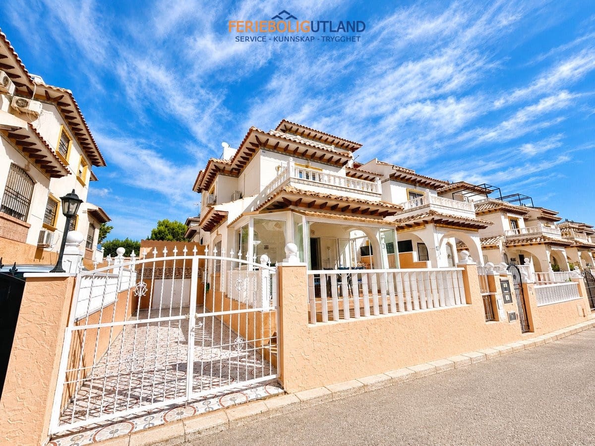 2 soveværelse Byhus til salg i Cabo Roig med swimmingpool garage - € 219.995 (Ref: 10100535)