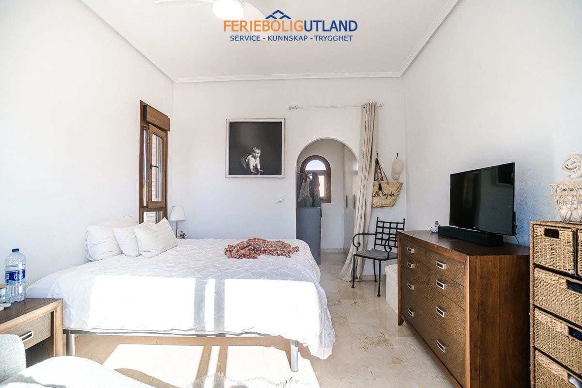 3 slaapkamer Villa te koop in Algorfa met zwembad - € 389.000 (Ref: 10101155)