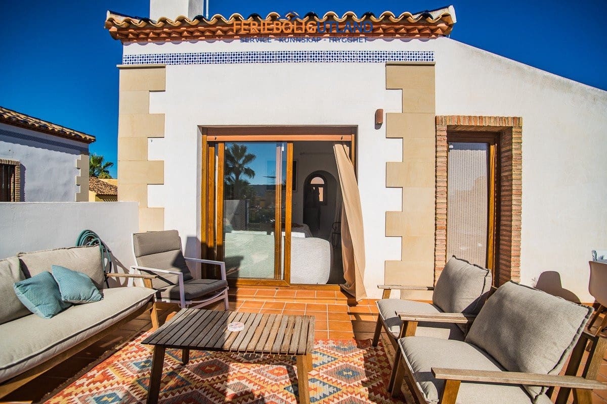 3 slaapkamer Villa te koop in Algorfa met zwembad - € 389.000 (Ref: 10101155)