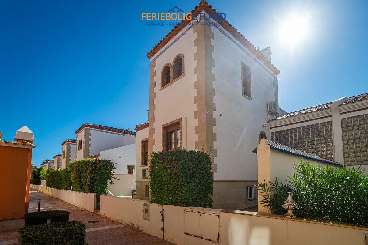 3 slaapkamer Villa te koop in Algorfa met zwembad - € 389.000 (Ref: 10101155)