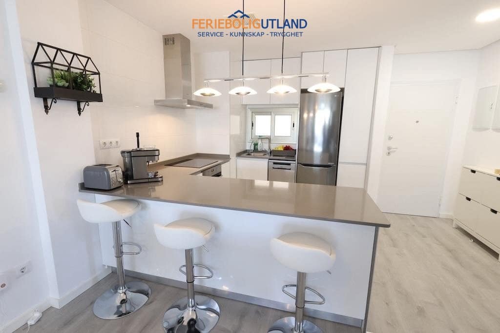 2 soveværelse Lejlighed til salg i Villamartin med swimmingpool garage - € 289.000 (Ref: 10101158)