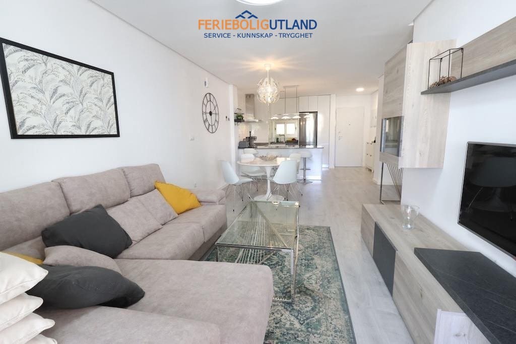 2 soveværelse Lejlighed til salg i Villamartin med swimmingpool garage - € 289.000 (Ref: 10101158)