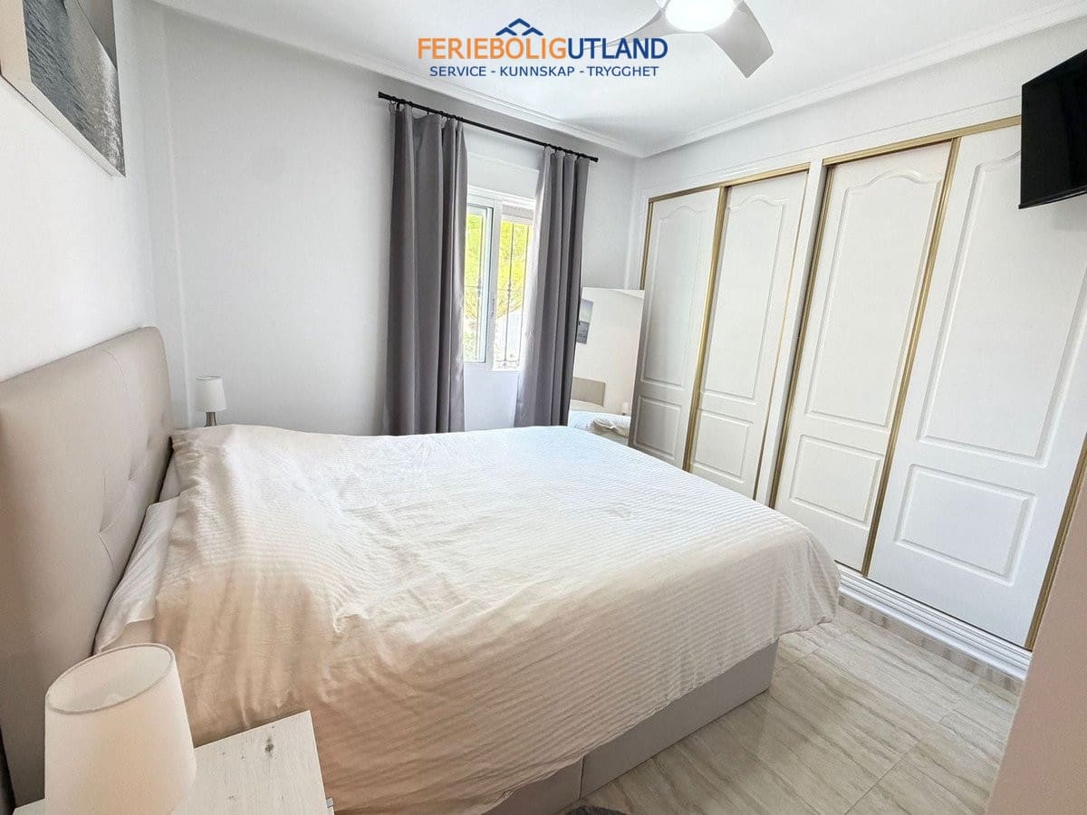 2 soveværelse Lejlighed til salg i Villamartin med swimmingpool garage - € 219.000 (Ref: 10101162)