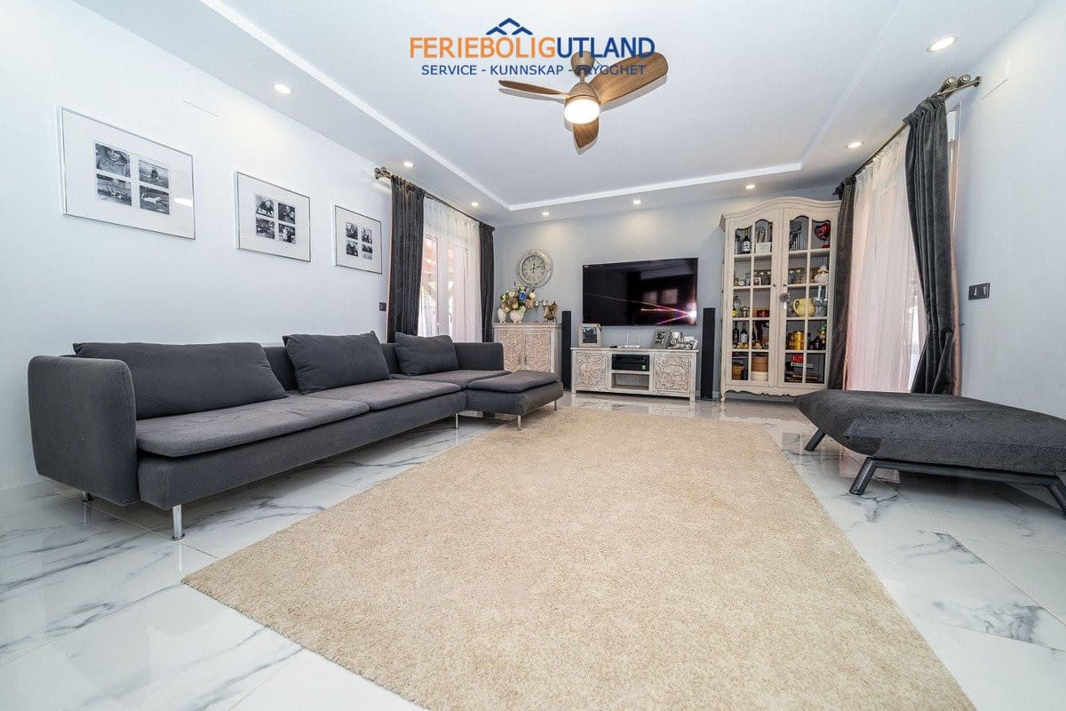 4 slaapkamer Villa te koop in Pilar de la Horadada met zwembad - € 395.000 (Ref: 10112140)