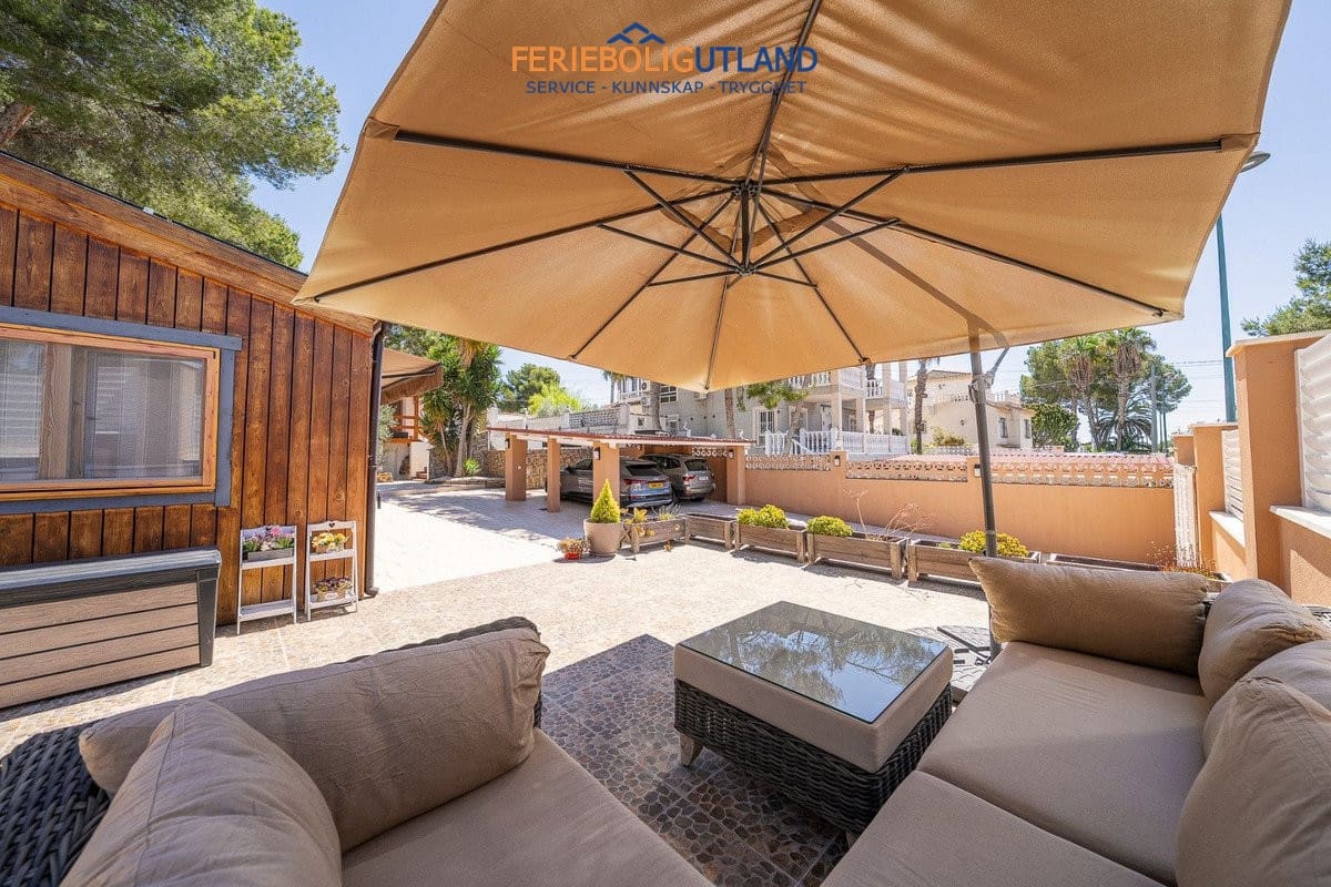 4 slaapkamer Villa te koop in Pilar de la Horadada met zwembad - € 395.000 (Ref: 10112140)