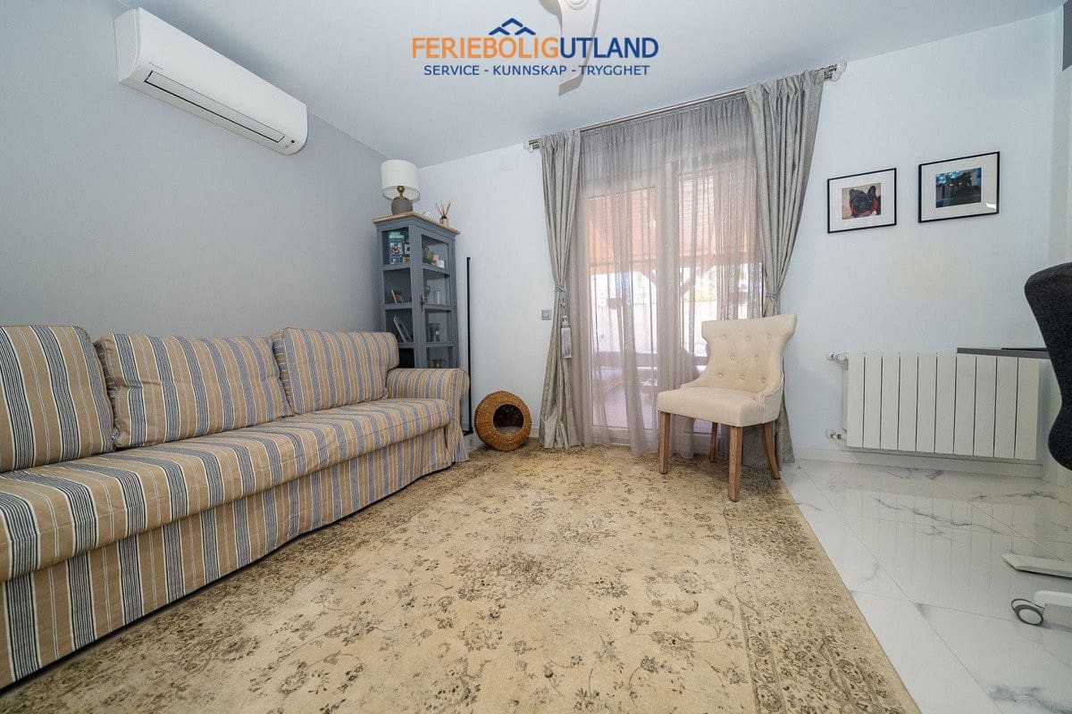 4 slaapkamer Villa te koop in Pilar de la Horadada met zwembad - € 395.000 (Ref: 10112140)
