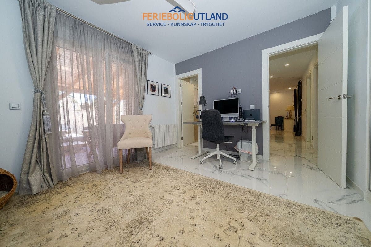 4 slaapkamer Villa te koop in Pilar de la Horadada met zwembad - € 395.000 (Ref: 10112140)