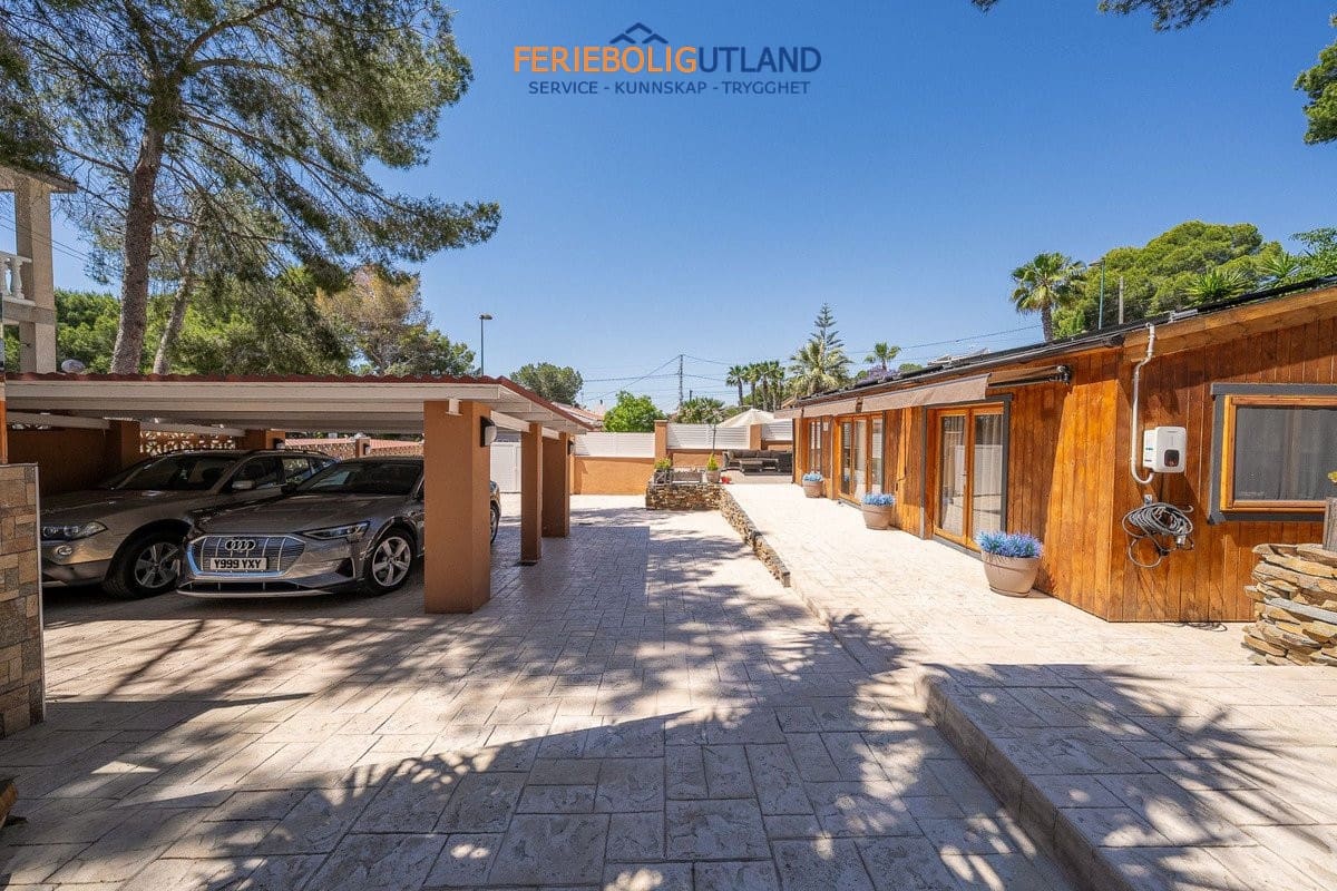 4 slaapkamer Villa te koop in Pilar de la Horadada met zwembad - € 395.000 (Ref: 10112140)
