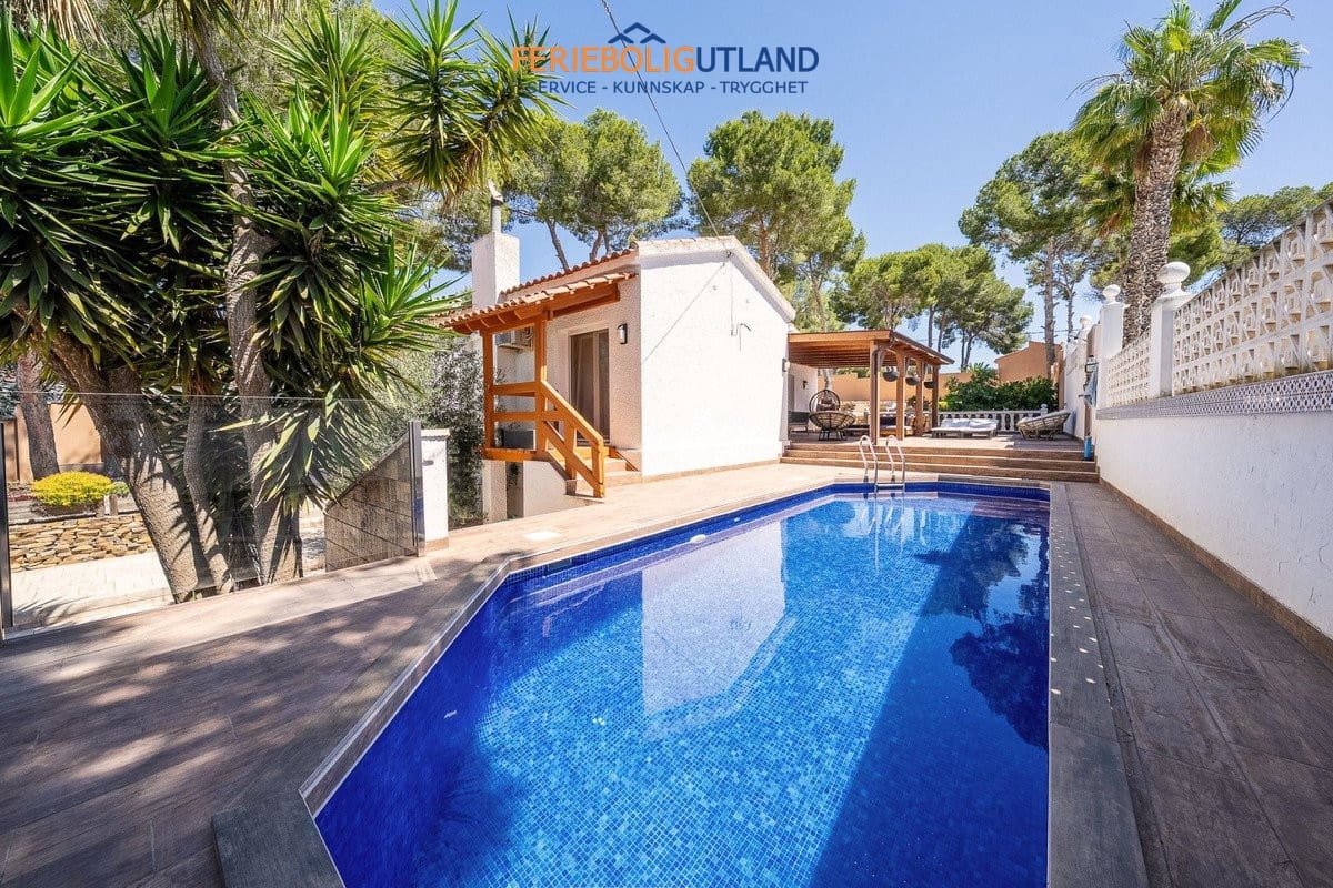 4 slaapkamer Villa te koop in Pilar de la Horadada met zwembad - € 395.000 (Ref: 10112140)