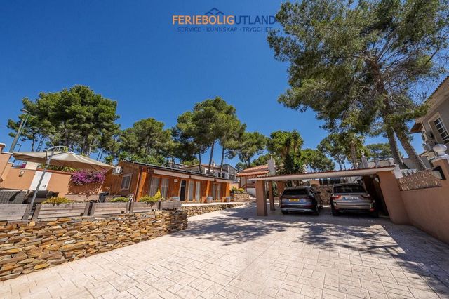 4 slaapkamer Villa te koop in Pinar de Campoverde, Pilar de la Horadada met zwembad - € 395.000 (Ref: 10112140)