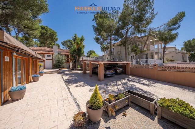4 slaapkamer Villa te koop in Pinar de Campoverde, Pilar de la Horadada met zwembad - € 395.000 (Ref: 10112140)