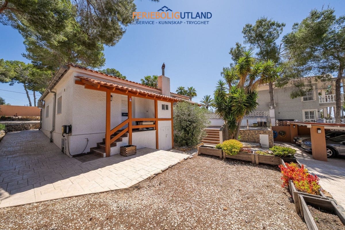 4 slaapkamer Villa te koop in Pilar de la Horadada met zwembad - € 395.000 (Ref: 10112140)