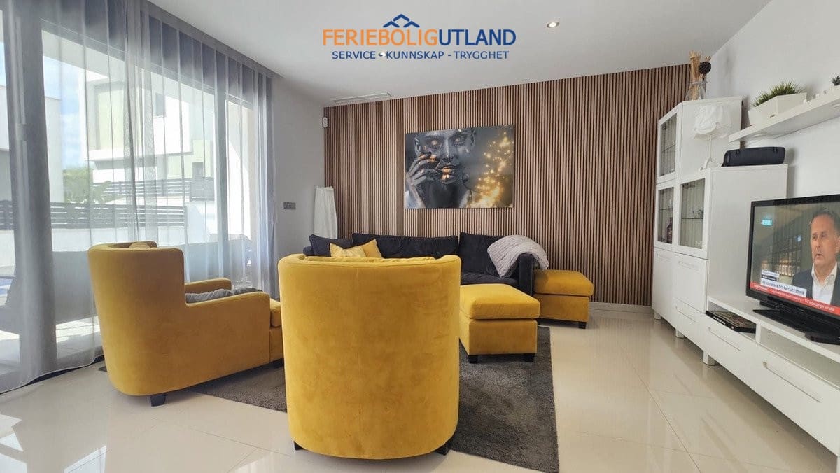 6 soveværelse Villa til salg i Villamartin med swimmingpool garage - € 546.950 (Ref: 10113558)