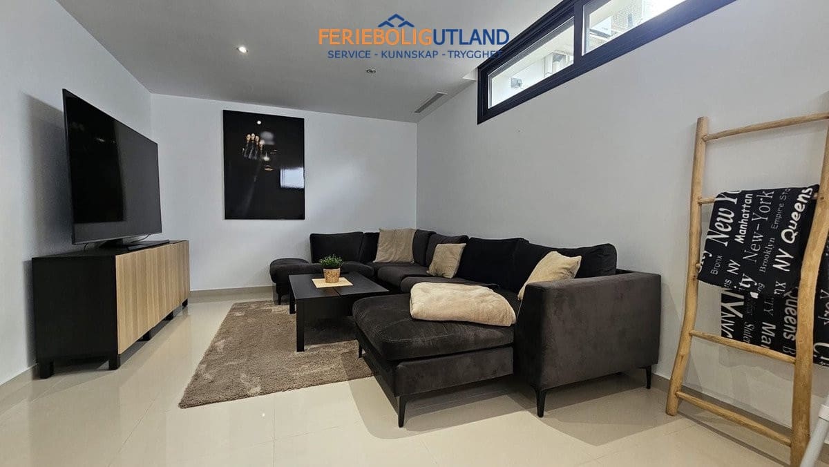 6 soveværelse Villa til salg i Villamartin med swimmingpool garage - € 546.950 (Ref: 10113558)