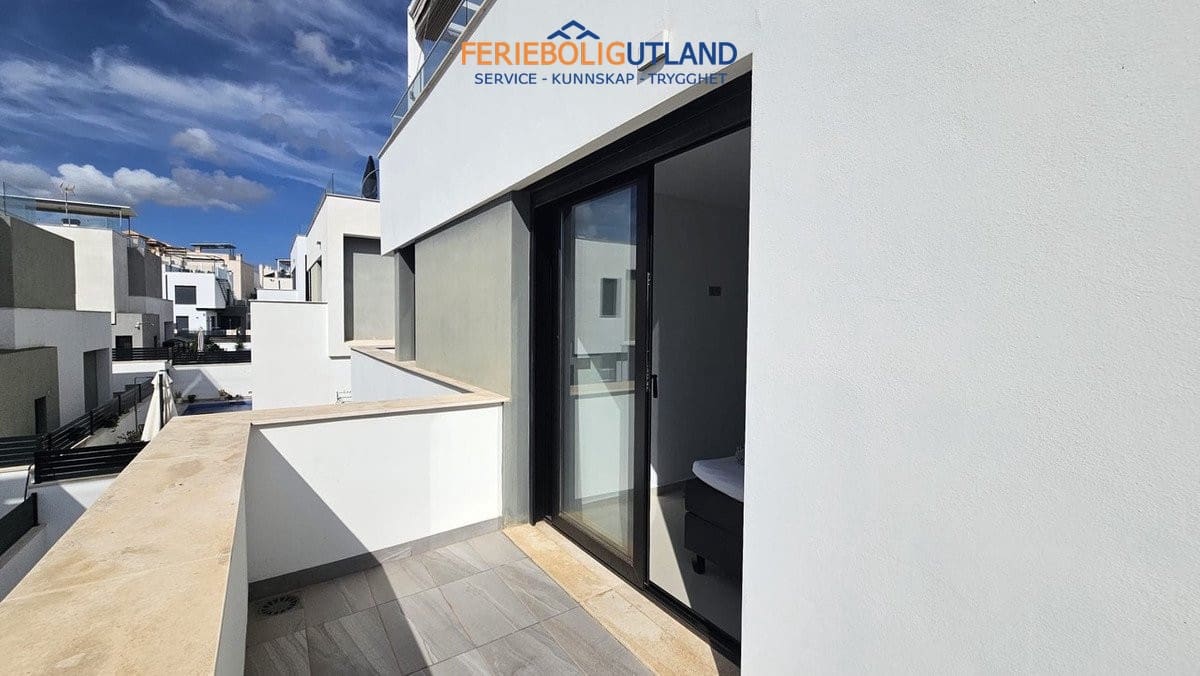 6 soveværelse Villa til salg i Villamartin med swimmingpool garage - € 546.950 (Ref: 10113558)