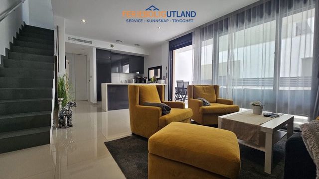 6 soveværelse Villa til salg i Villamartin, Orihuela med swimmingpool garage - € 546.950 (Ref: 10113558)
