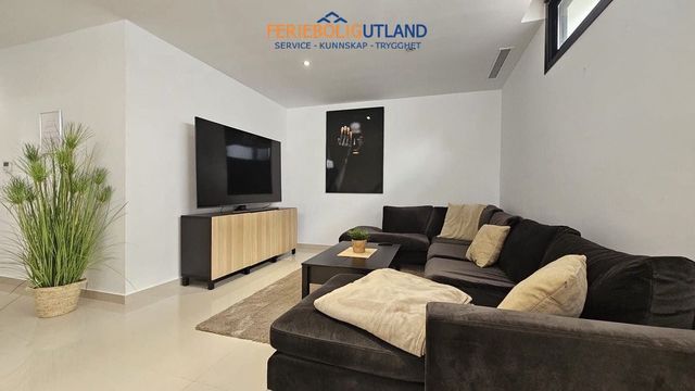 6 soveværelse Villa til salg i Villamartin, Orihuela med swimmingpool garage - € 546.950 (Ref: 10113558)