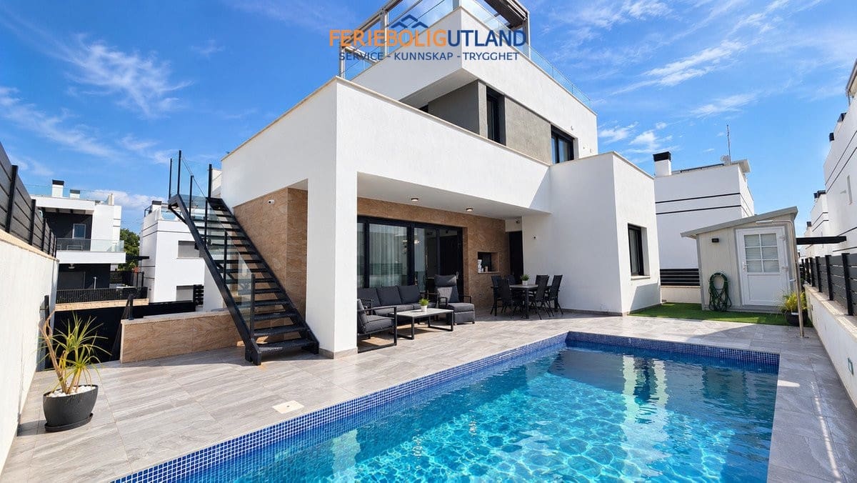 6 soveværelse Villa til salg i Villamartin med swimmingpool garage - € 546.950 (Ref: 10113558)